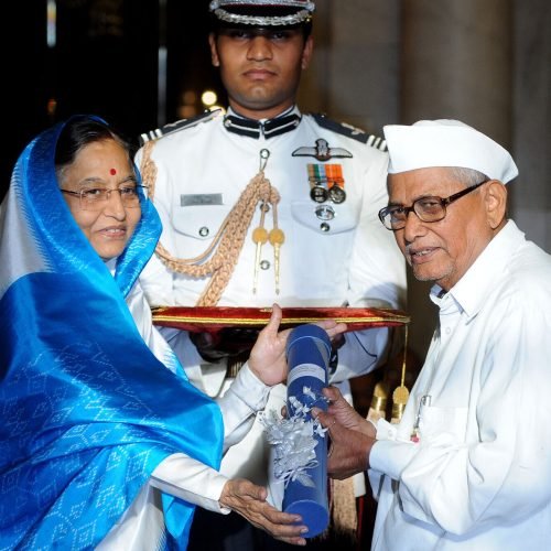 The President, Smt. Pratibha Devisingh Patil presenting Padma Bhushan Award to Shri Eknathrao Vithalrao Alias Balasaheb Vikhe Patil, at the Civil Investiture Ceremony-I, at Rashtrapati Bhavan, in New Delhi on March 31, 2010.